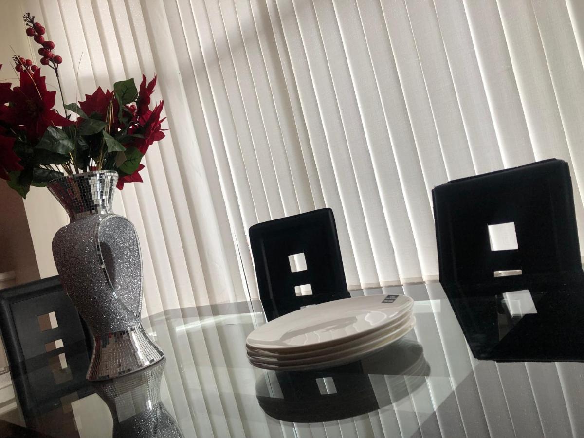 Luxury W/ Games * Liverpool