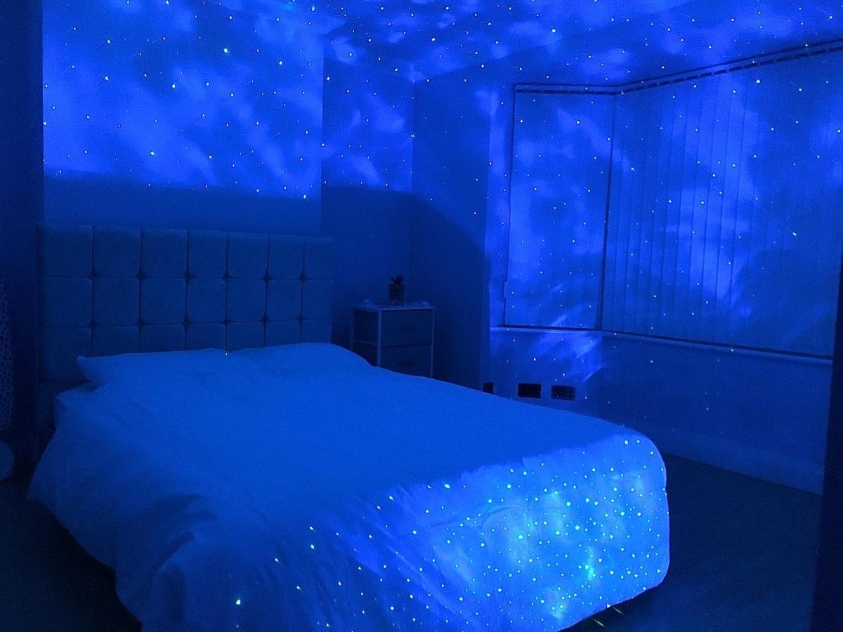 Luxury W/ Games Apartment Liverpool